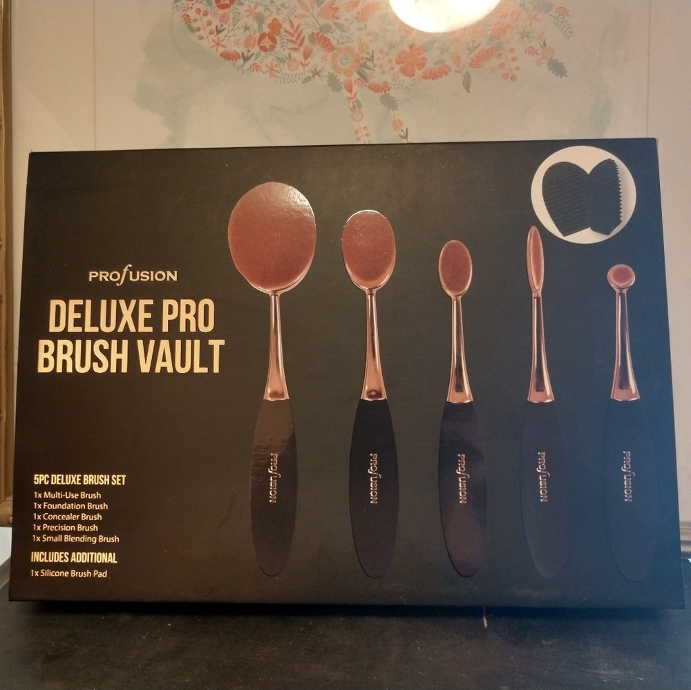 Deluxe Pro Makeup Brush Set